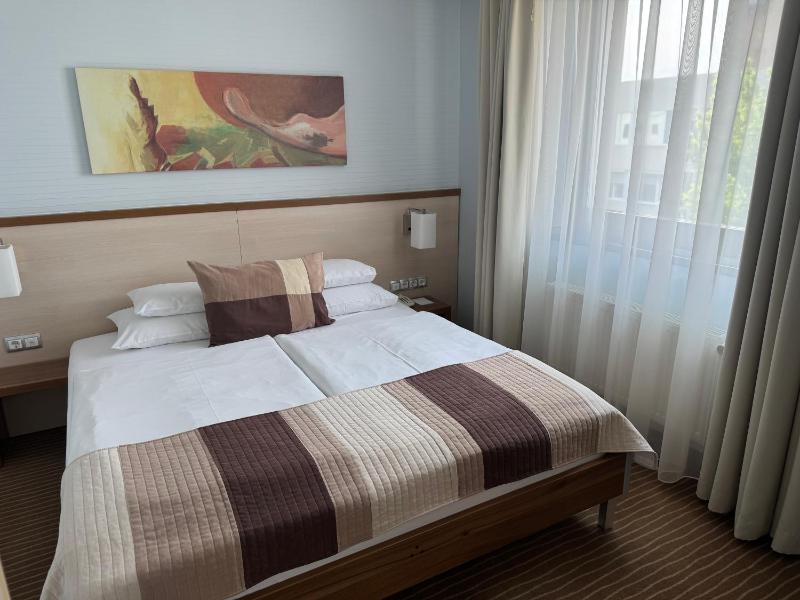Junior Suite with Bath image 1