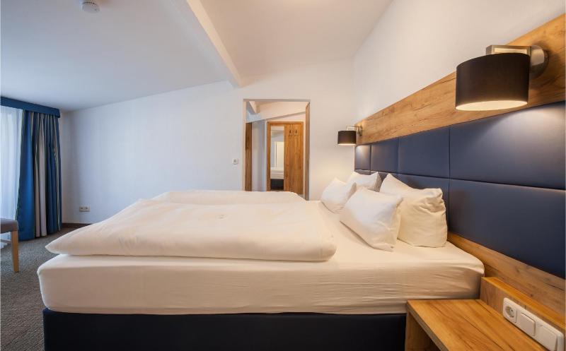 Comfort Triple Room image 4