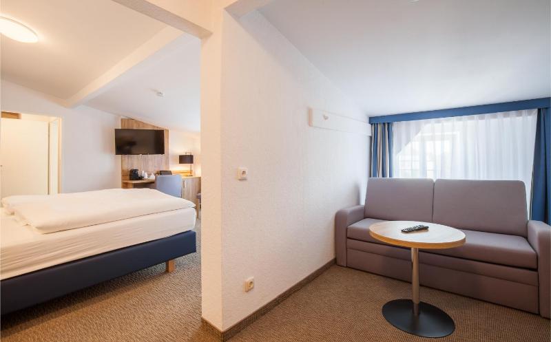 Comfort Triple Room image 3
