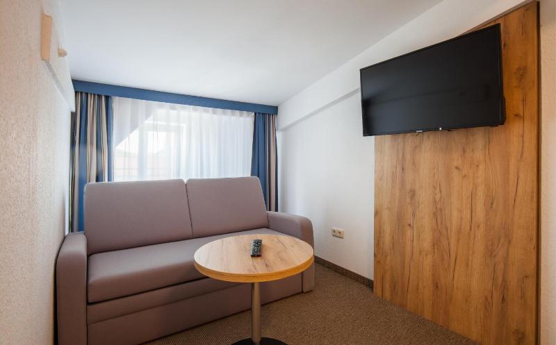 Comfort Triple Room image 2