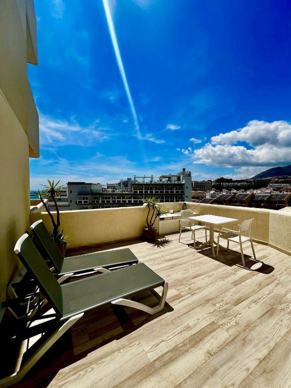 Luxury Sea View Apartment with 2 Terraces - image 1