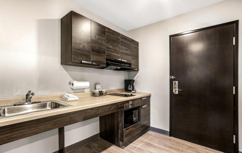Queen Room - Disability Access image 3