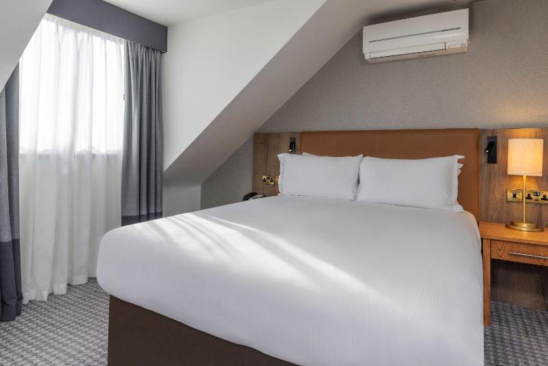Superior King Room image 4
