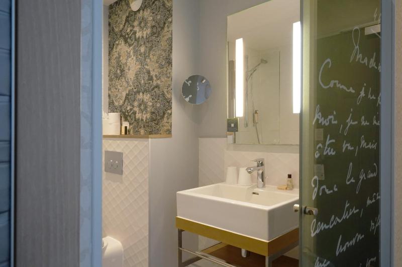 Superior Twin Room image 4