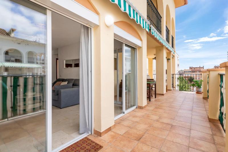Apt ideal location by Costarentals - Ref 138 - image 2