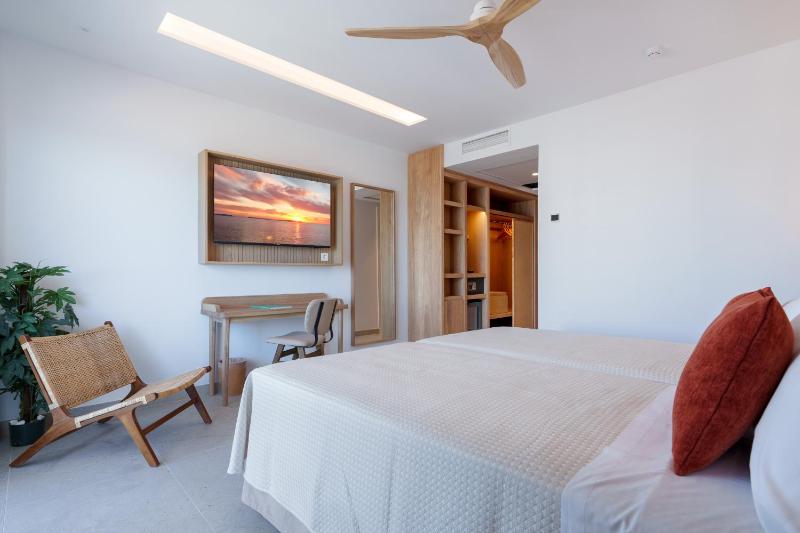 Double or Twin Room with Balcony image 3