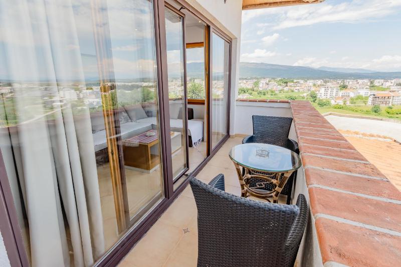 Superior One-Bedroom Apartment with Balcony image 4