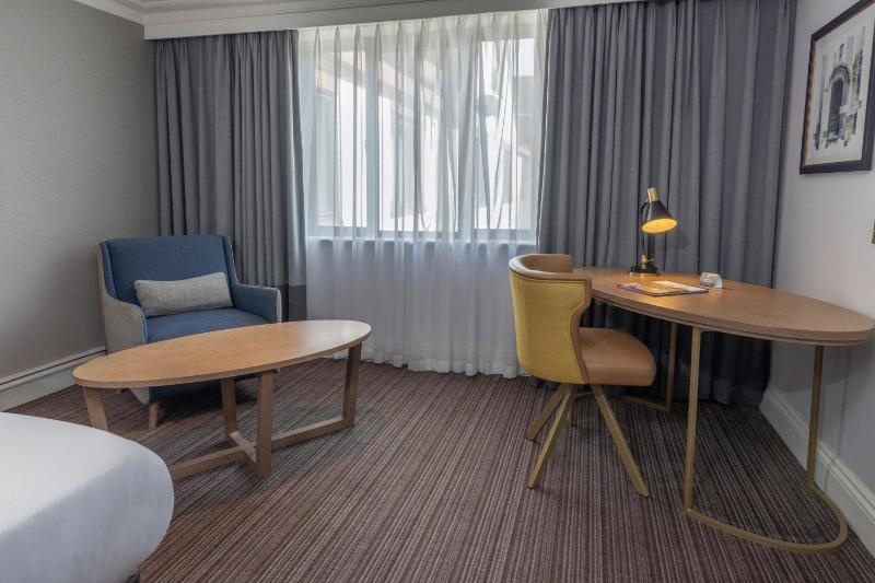 Classic Double Room image 3