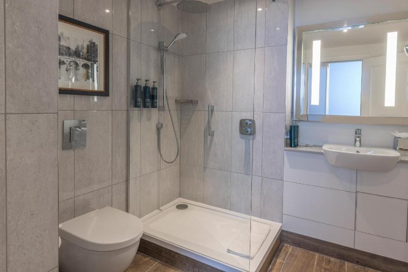 Classic Double Room image 2