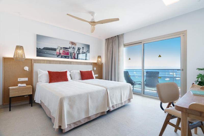 Double or Twin Room with Sea View image 1