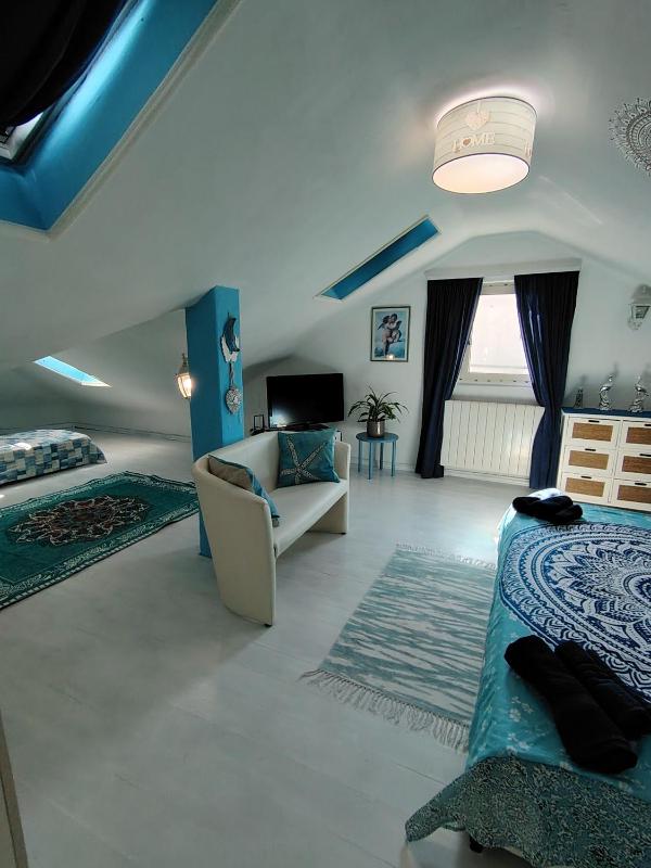 Apartment with Sea View image 2