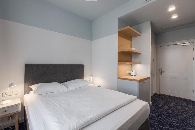 Standard Double Room image 3