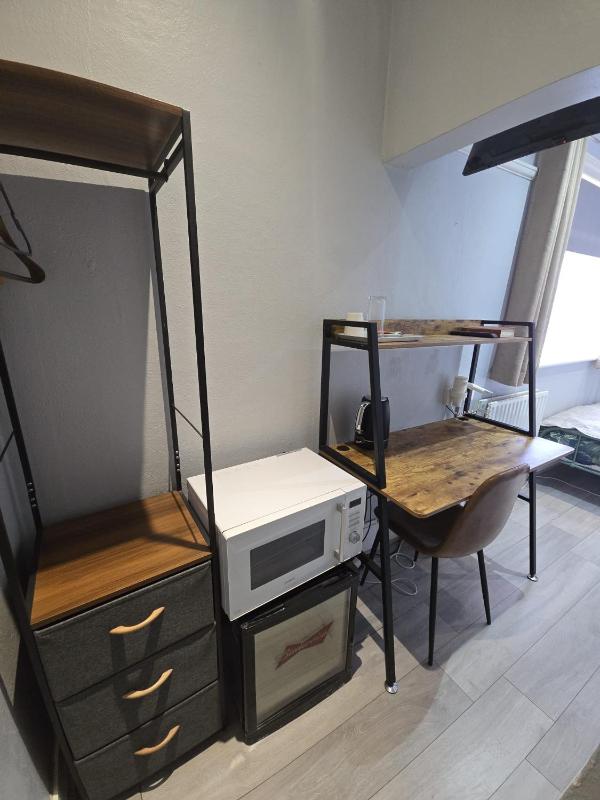Single Room image 3