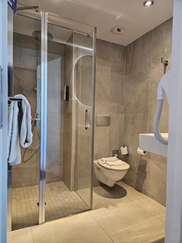 Standard Double Room image 4