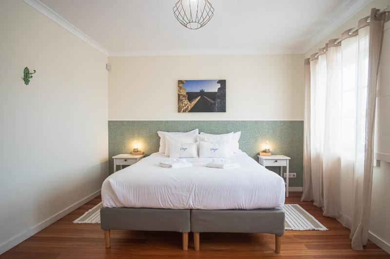 Double Room with Shared Bathroom image 1