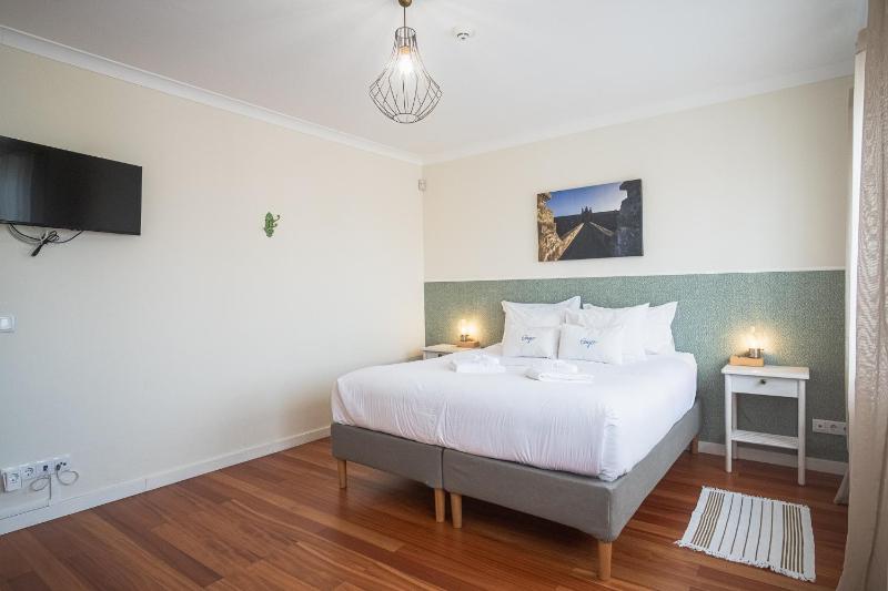 Double Room with Shared Bathroom image 4