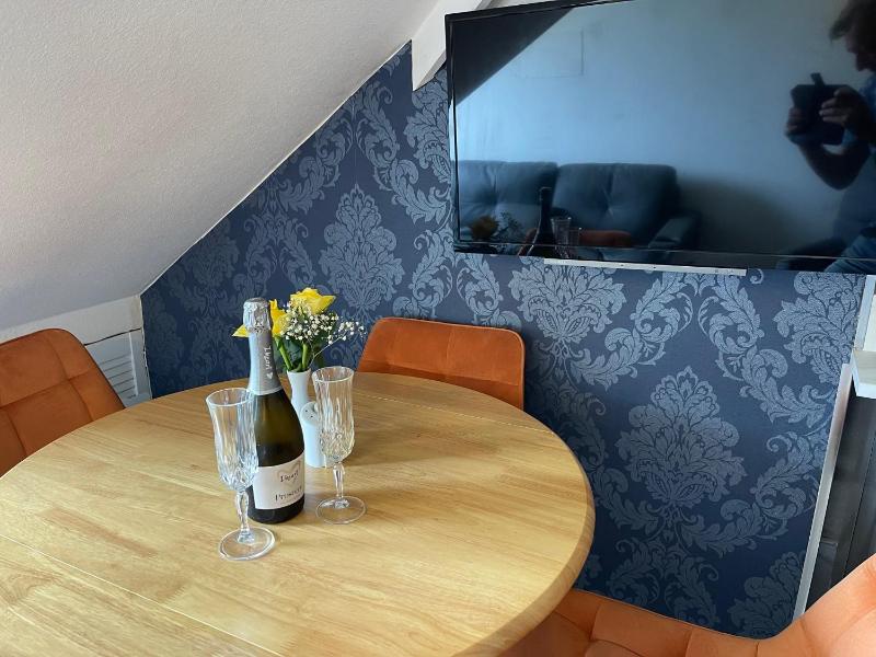 Family Two-Bedroom Apartment with View image 1