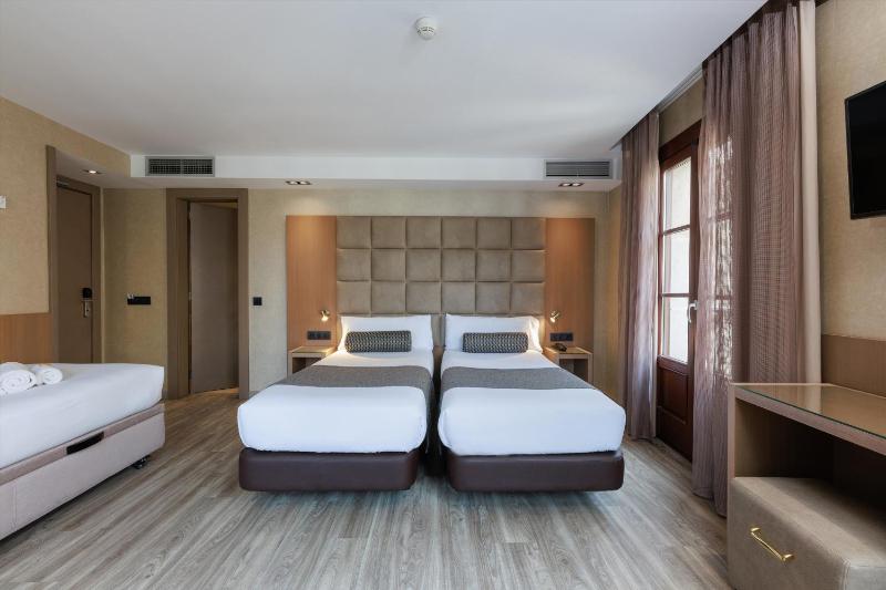 Double or Twin Room with Extra Bed image 3