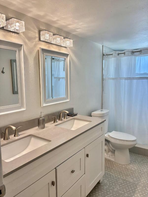 Bayside Grande Villa - image 25