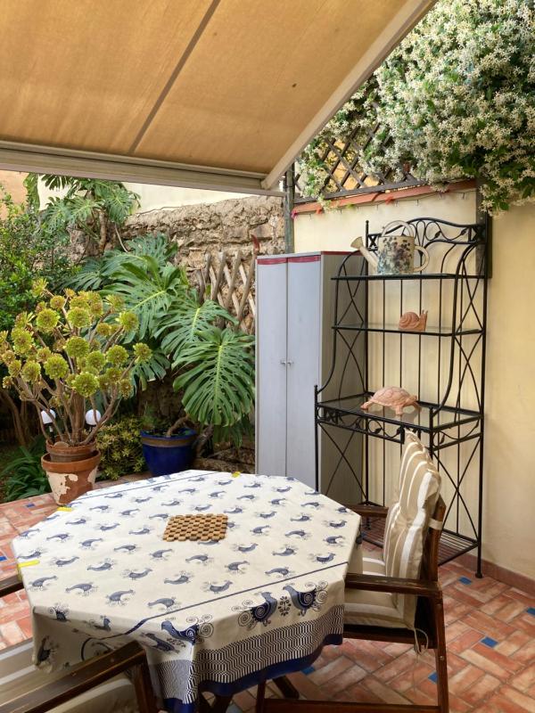 One-Bedroom Apartment with Private Garden image 2