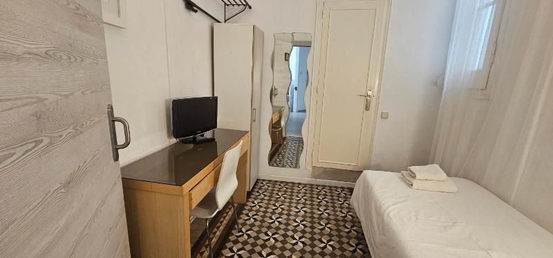 Standard Single Room with Private Bathroom image 1