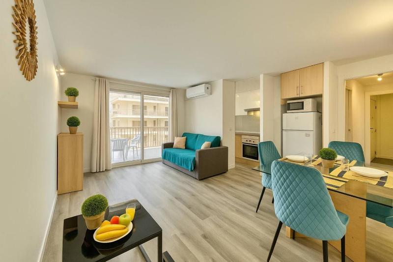 Cozy Flat with Wifi and Pool 5 min to beach - image 20