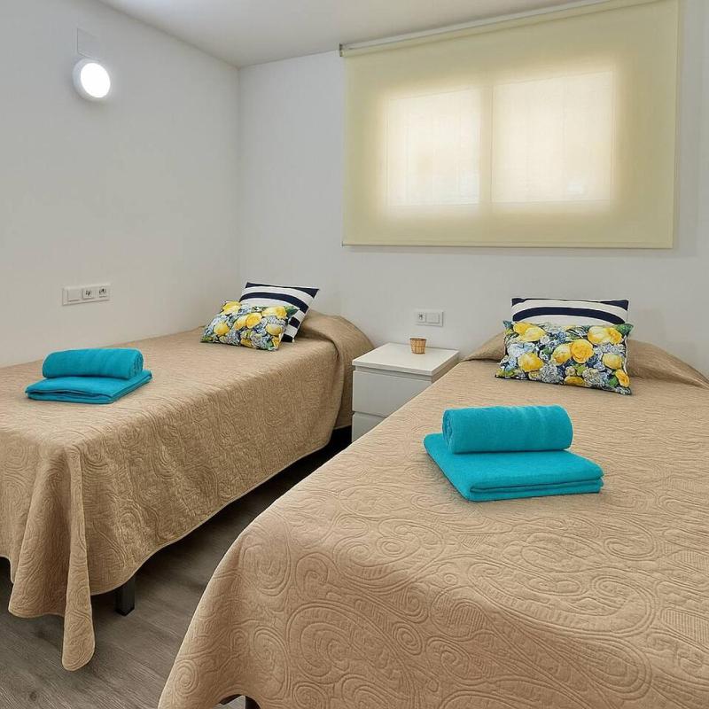 Cozy Flat with Wifi and Pool 5 min to beach - image 7