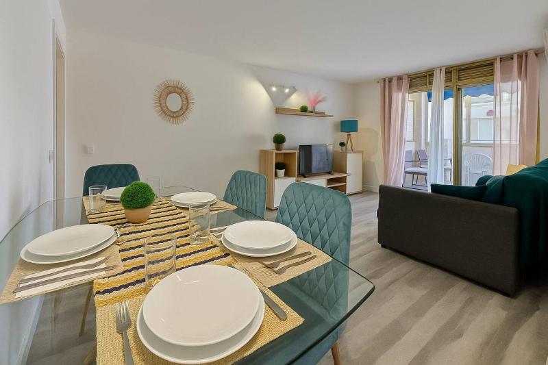 Cozy Flat with Wifi and Pool 5 min to beach - image 26