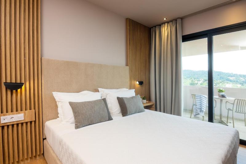 Superior Double or Twin Room with Sea View image 1