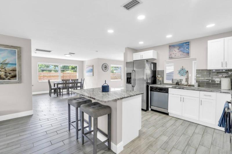 Sunny Cape Coral Escape Warmth Awaits - image 30