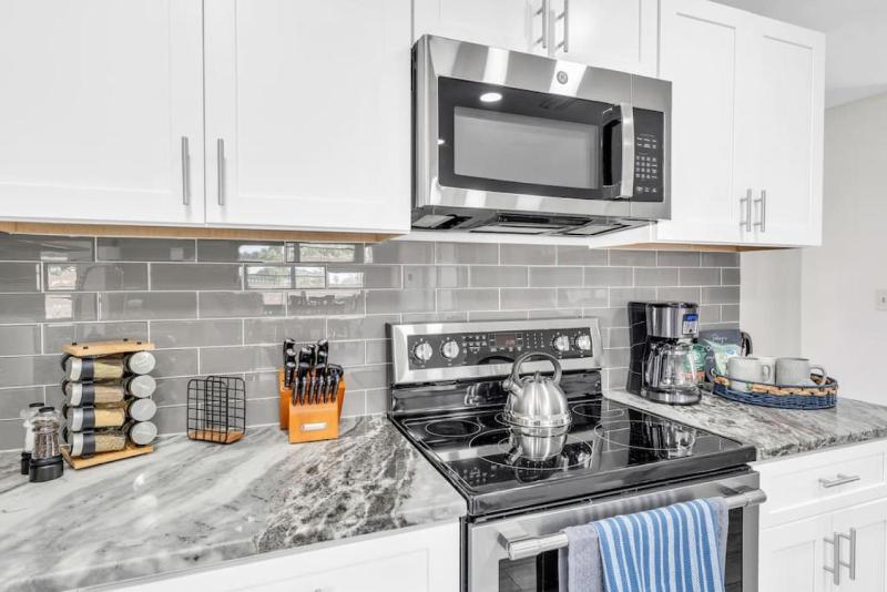 Sunny Cape Coral Escape Warmth Awaits - image 6