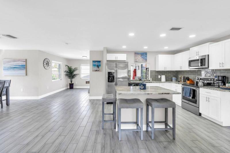 Sunny Cape Coral Escape Warmth Awaits - image 21
