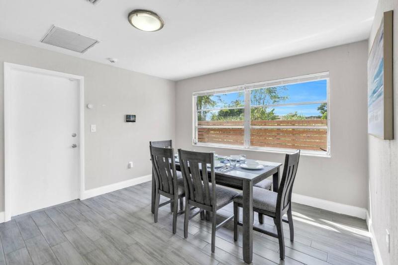 Sunny Cape Coral Escape Warmth Awaits - image 26