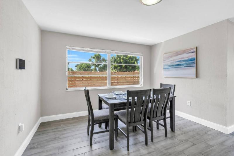 Sunny Cape Coral Escape Warmth Awaits - image 25