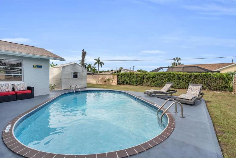 Sunny Cape Coral Escape Warmth Awaits - image 33