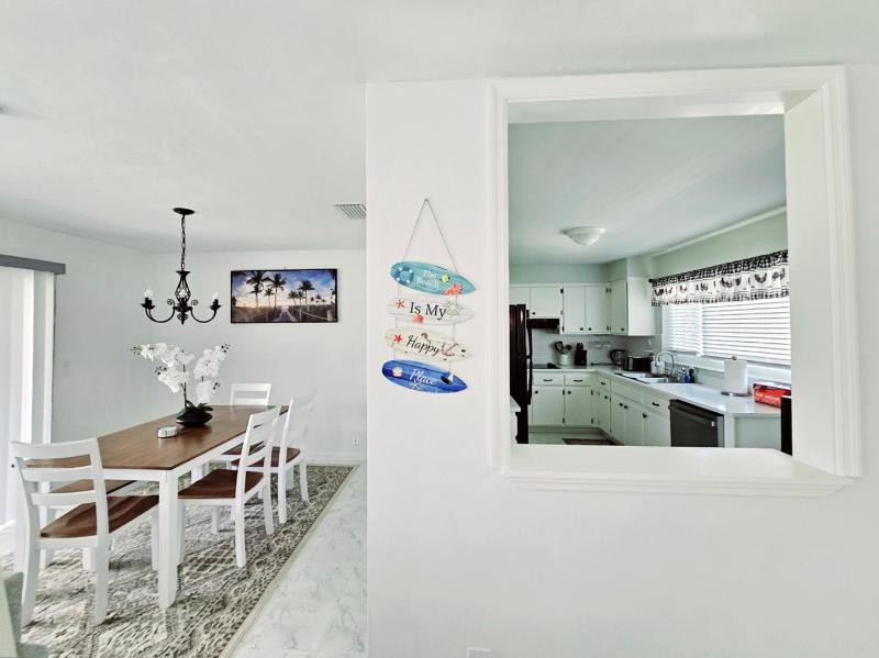 Cozy Retreat with Lanai and Outdoor BBQ - image 11