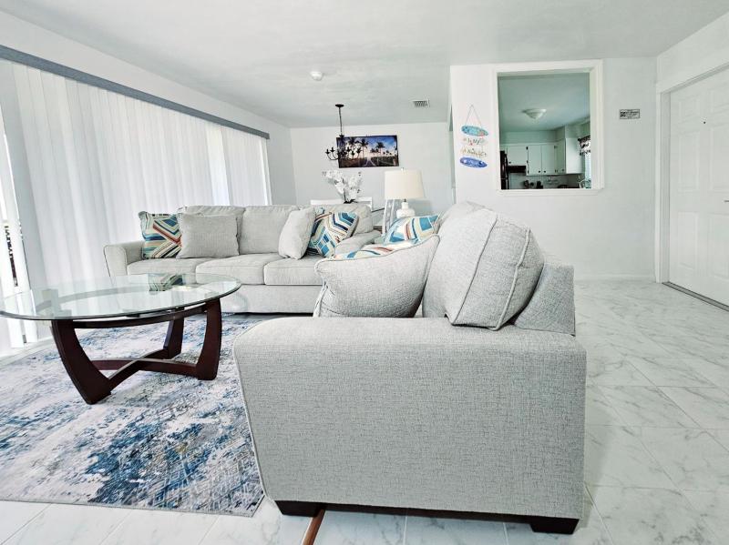 Cozy Retreat with Lanai and Outdoor BBQ - image 9