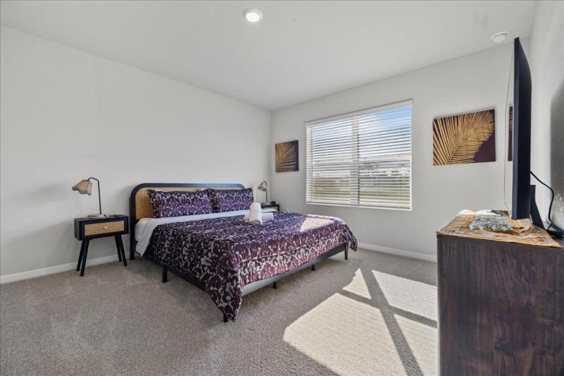 Cape Coral Getaway Modern Comfort and Location - image 1
