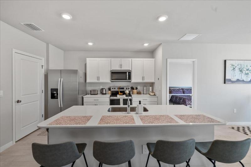 Cape Coral Getaway Modern Comfort and Location - image 4