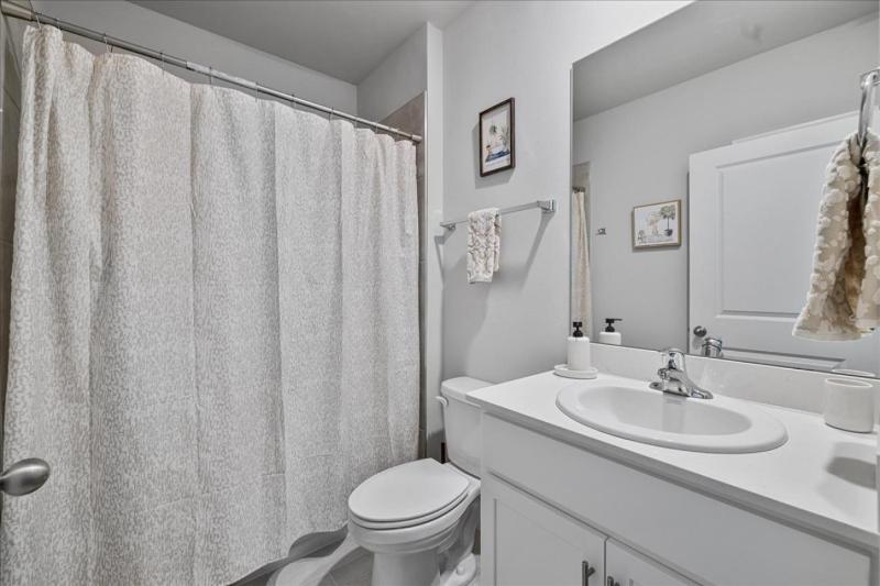 Cape Coral Getaway Modern Comfort and Location - image 13