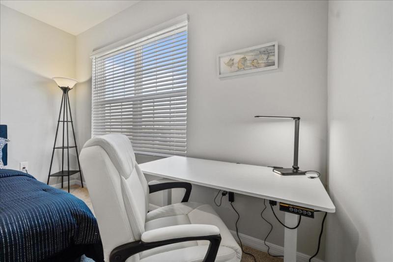 Cape Coral Getaway Modern Comfort and Location - image 11