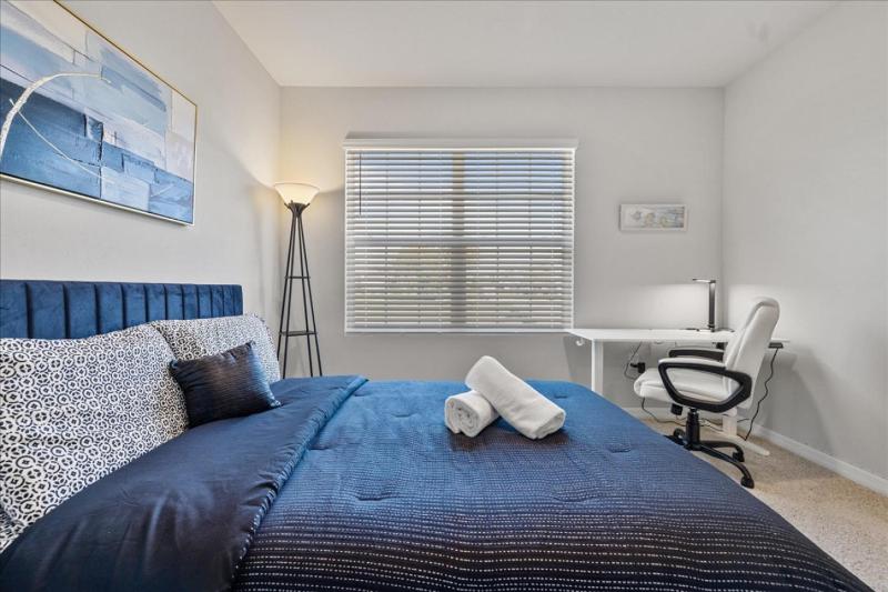 Cape Coral Getaway Modern Comfort and Location - image 3