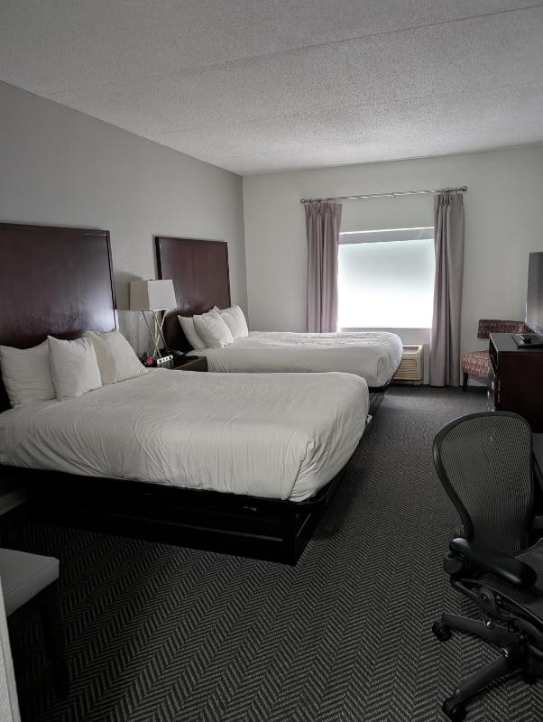 Queen Room with Two Queen Beds - Non-Smoking image 3