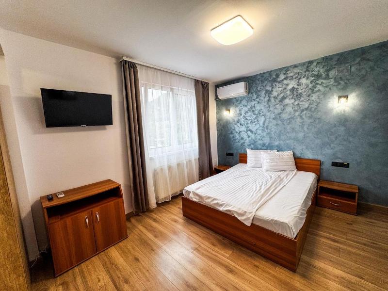 Triple Room with Balcony image 2