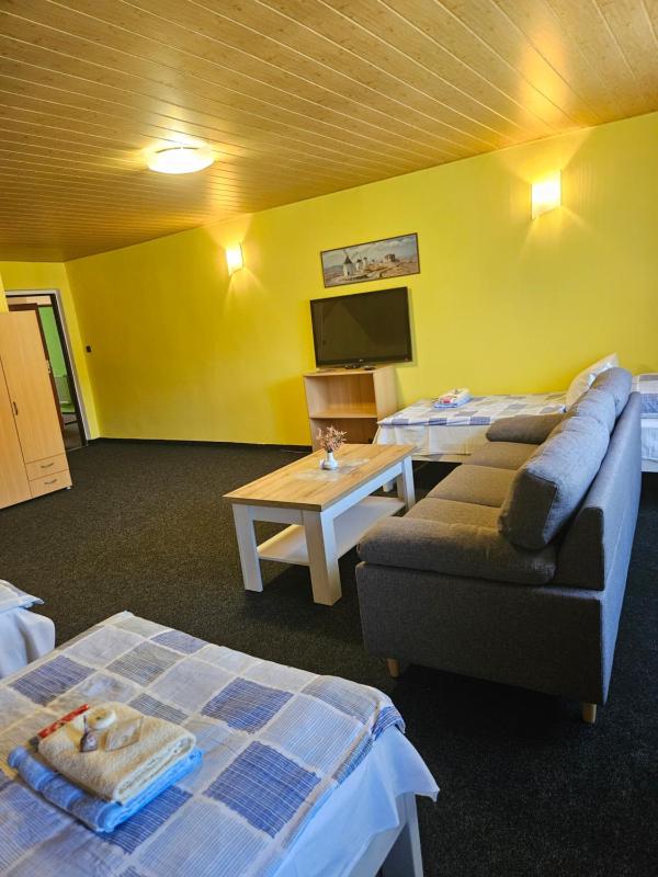 Quadruple Room with Private Bathroom image 2