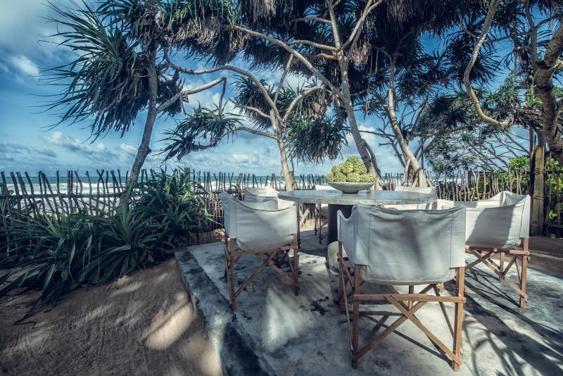 906 Hikkaduwa - Beachfront Private Villa - image 6