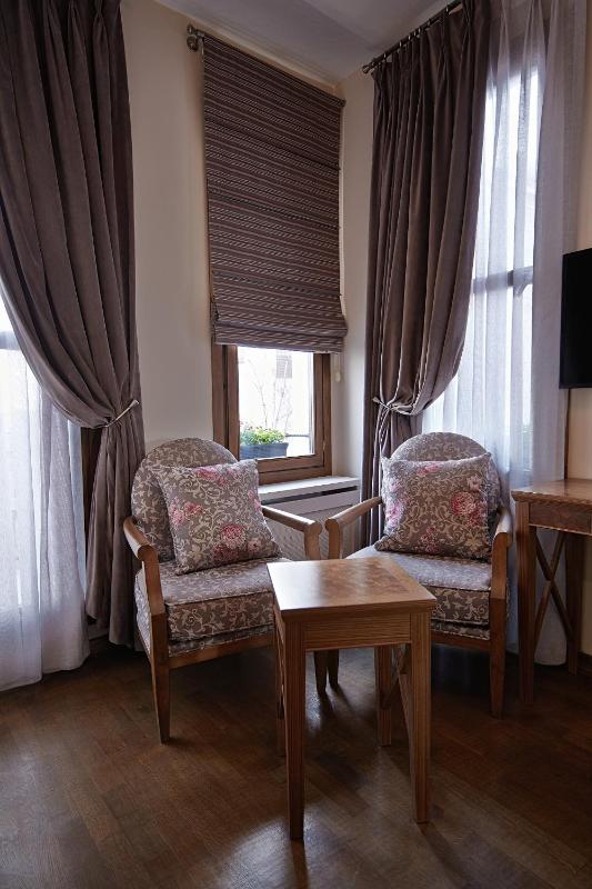 Arart Hotel - image 4
