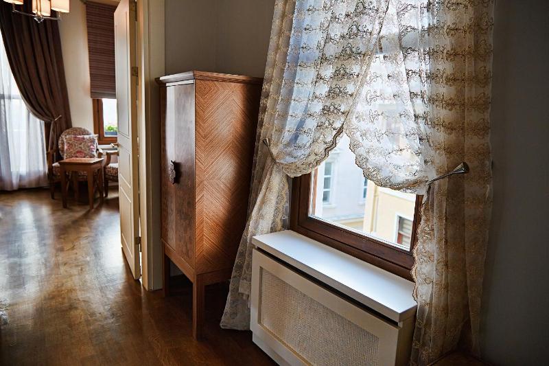 Double Room with Balcony image 4