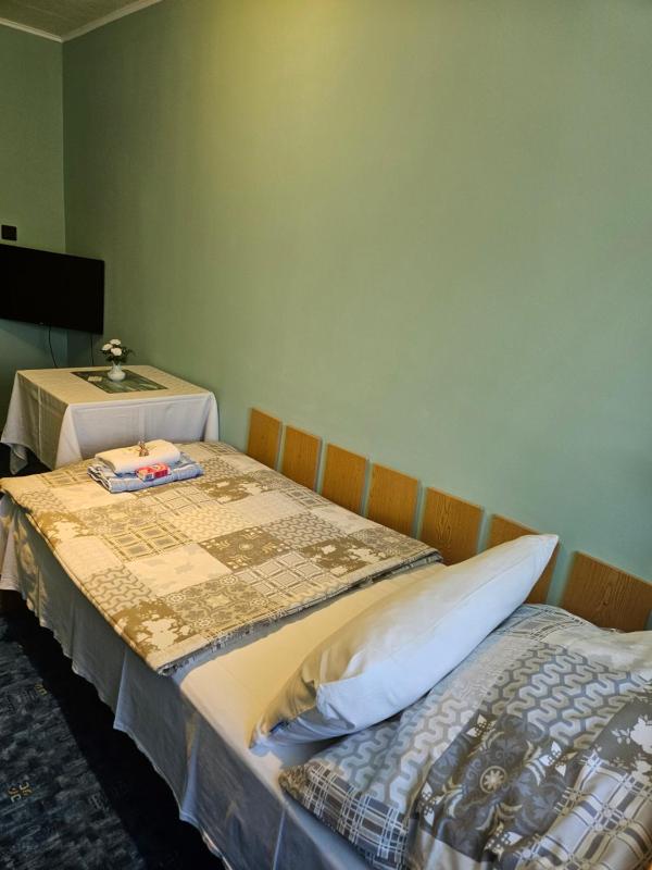 Single Room with Bathroom image 1
