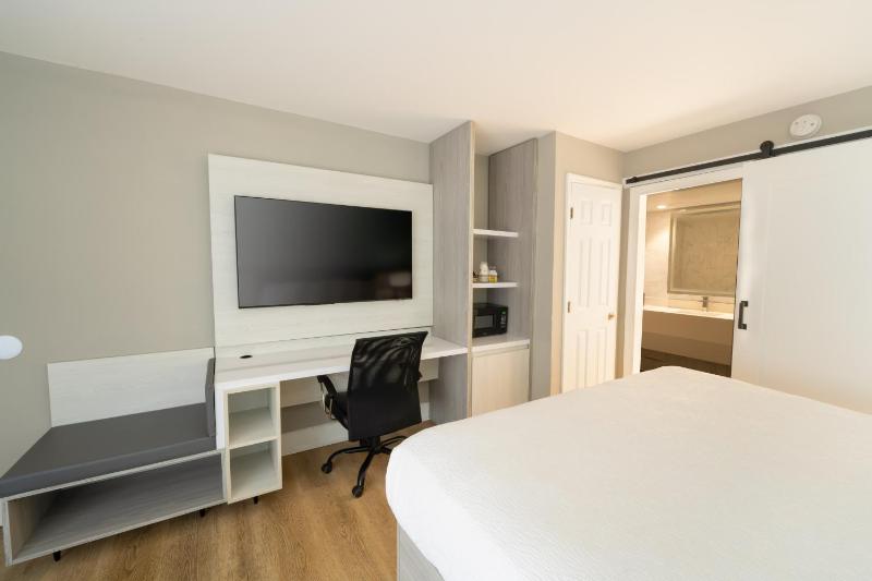 King Room - Non-Smoking image 3